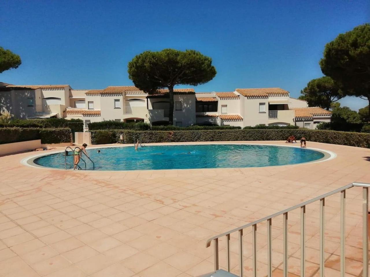 Appartement 4/6 Personnes Plain Pied - 5Min Plage - Piscine En Face Agde Buitenkant foto